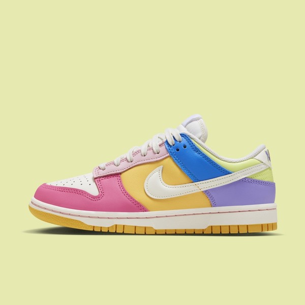 Nike dunks multicolor best sale